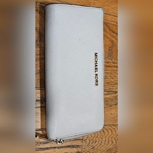 Michael Kors wallet cream color EUC "excellent "